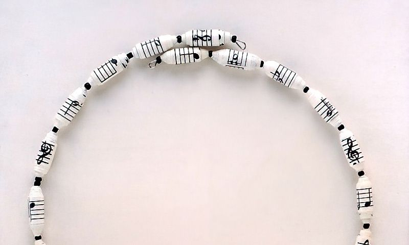 Paper Bead Necklace thumbnail