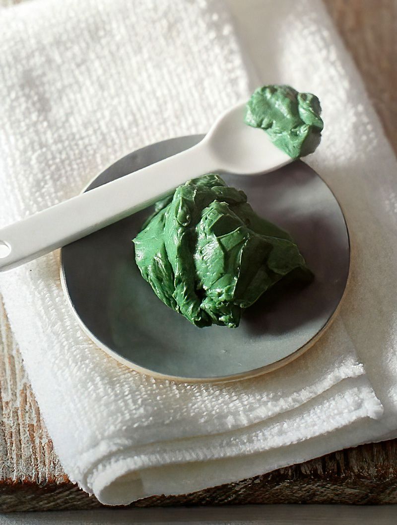Homemade Green Clay Mask For Cleansing The Skin  thumbnail