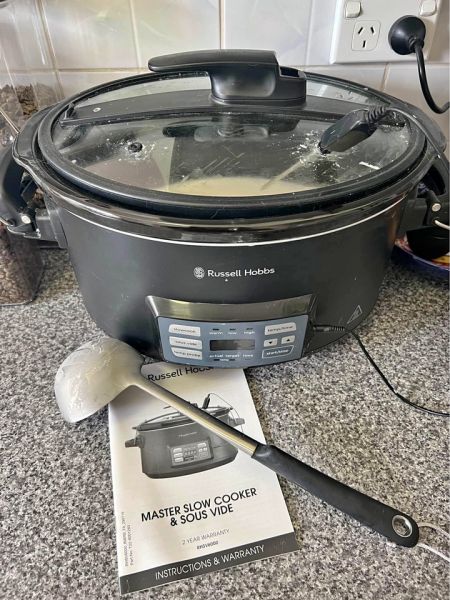 Hi, I saw this picture on the internet of someone who has made a wax melter from a slow cooker. I wanted to try and do a