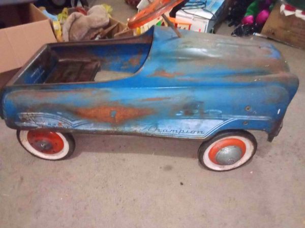 Antique pedal car for children, repaint or keep patina? image three