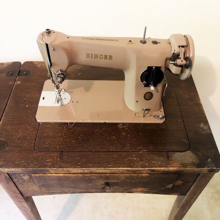 How can I restore this old vintage sewing machine? with tags Sewing,Sewing Machine