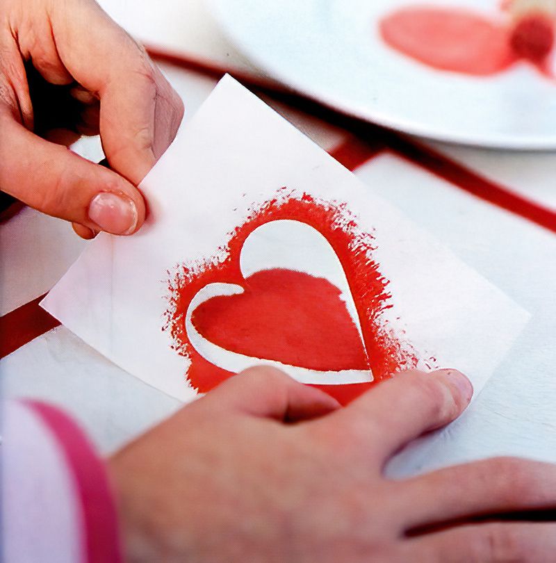 Heart Stencil Apron Is a Fun Project