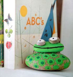 Make Froggy Pebble Bookends for Fun thumbnail