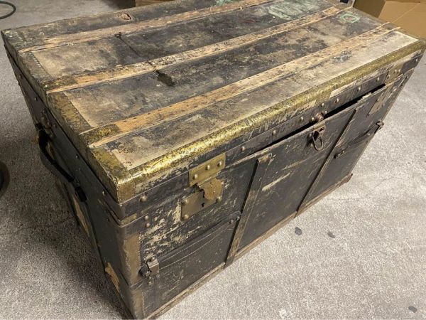 How to restore an old trunk?