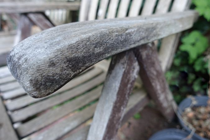 How do you paint teak garden furniture? image two